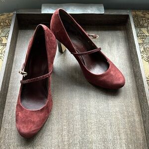 Banana Republic suede heels, size 7.